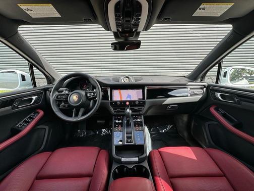 Carrara White Metallic 2026 Porsche Macan