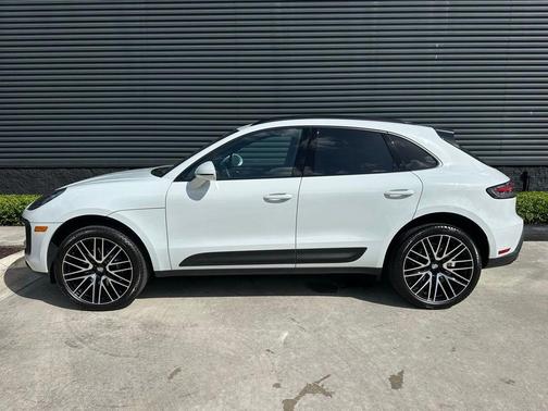 Carrara White Metallic 2026 Porsche Macan