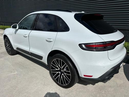 Carrara White Metallic 2026 Porsche Macan