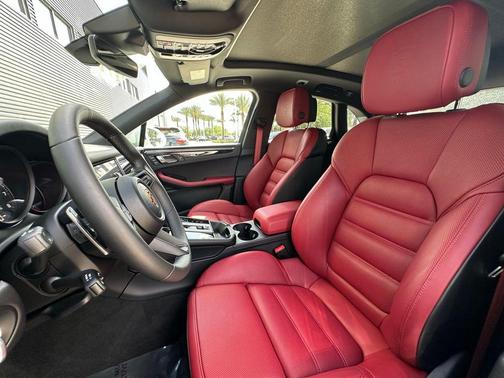 Carrara White Metallic 2026 Porsche Macan