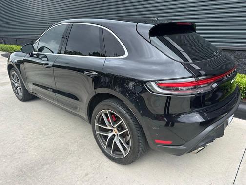 Jet Black Metallic 2023 Porsche Macan S