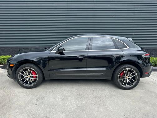 Jet Black Metallic 2023 Porsche Macan S