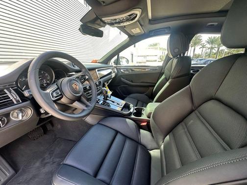 2025 Porsche Macan