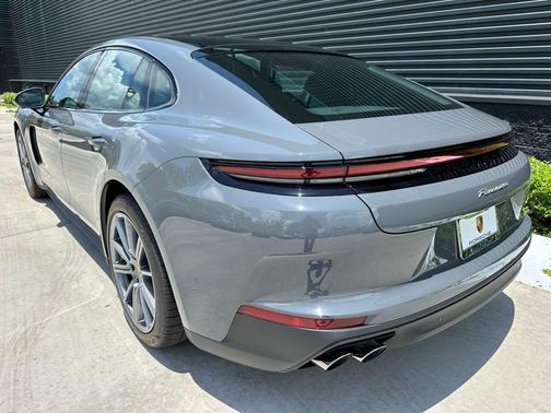 2025 Porsche Panamera Base