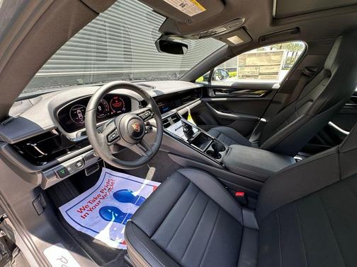 2025 Porsche Panamera Base