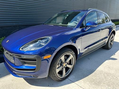 Gentian Blue Metallic 2026 Porsche Macan Base