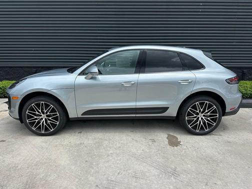 Dolomite Silver Metallic 2026 Porsche Macan Base