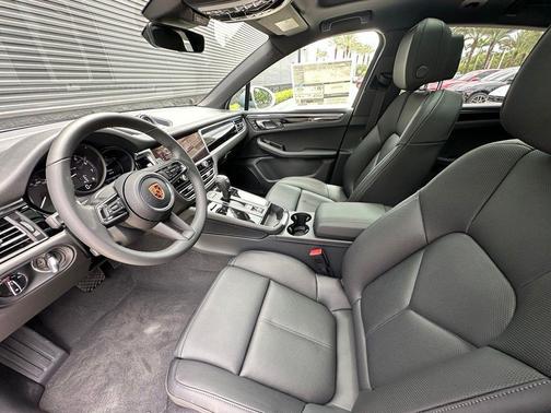 Dolomite Silver Metallic 2026 Porsche Macan Base