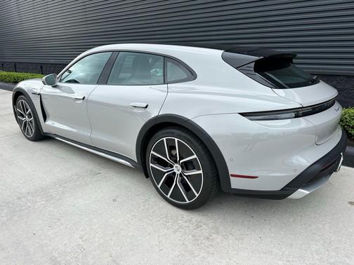 2025 Porsche Taycan 4