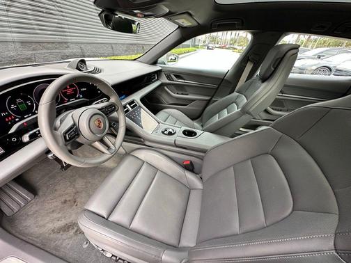 2025 Porsche Taycan 4