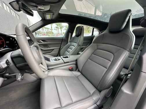 2025 Porsche Taycan 4