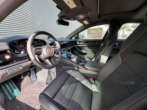 2025 Porsche Panamera E-Hybrid 4