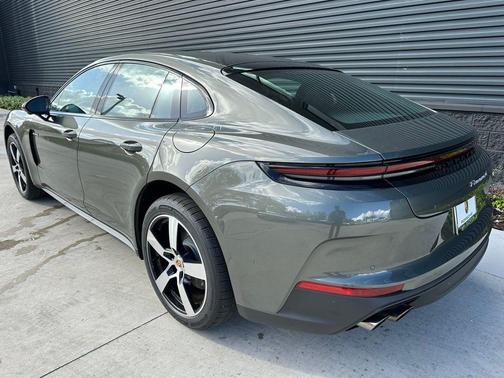 2025 Porsche Panamera E-Hybrid 4