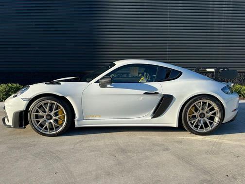 2024 Porsche 718 Cayman GT4 RS