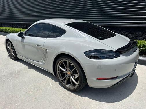 Chalk 2025 Porsche 718 Cayman