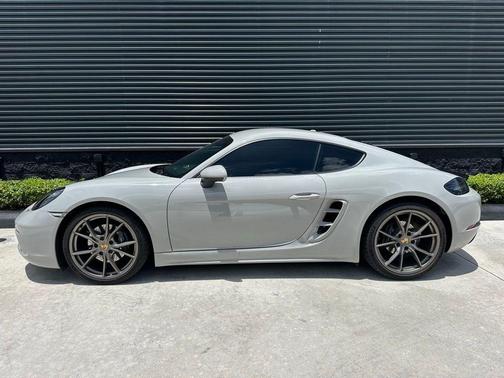 Chalk 2025 Porsche 718 Cayman