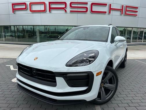 2026 Porsche Macan Base