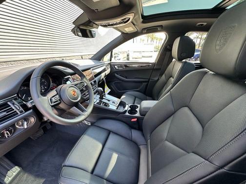 Carrara White Metallic 2026 Porsche Macan Base