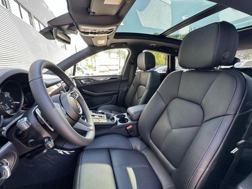 Carrara White Metallic 2026 Porsche Macan Base