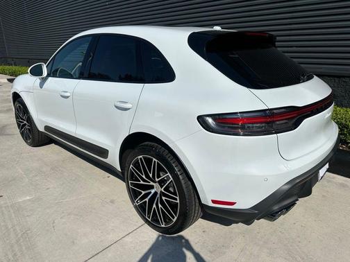 Carrara White Metallic 2026 Porsche Macan Base