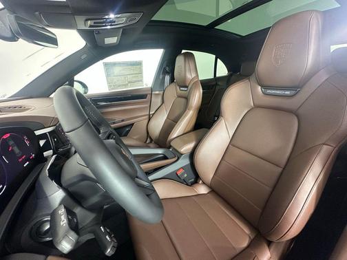 Oak Green Metallic 2026 Porsche Macan 4S