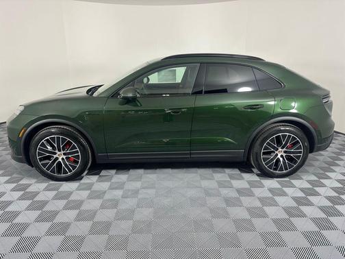 Oak Green Metallic 2026 Porsche Macan 4S