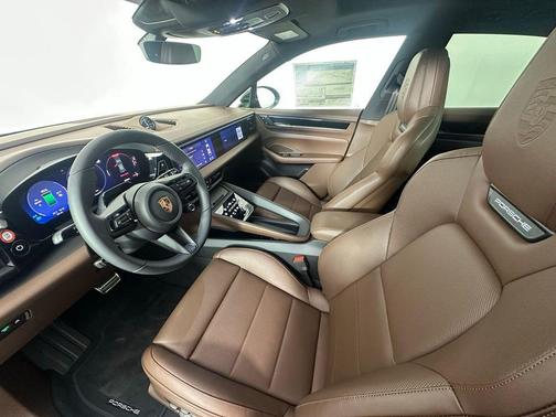 Oak Green Metallic 2026 Porsche Macan 4S