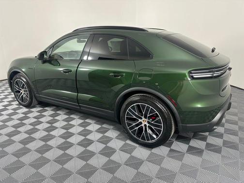 Oak Green Metallic 2026 Porsche Macan 4S
