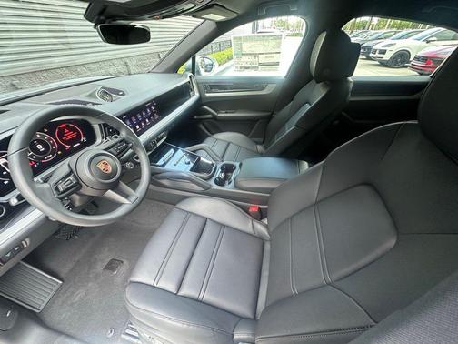 Dolomite Silver Metallic 2026 Porsche Cayenne AWD