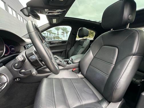 2023 Porsche Cayenne Platinum Edition