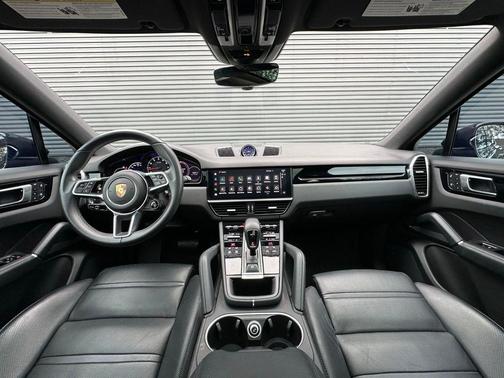 2023 Porsche Cayenne Platinum Edition