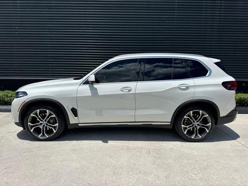 Alpine White 2024 BMW X5 sDrive40i