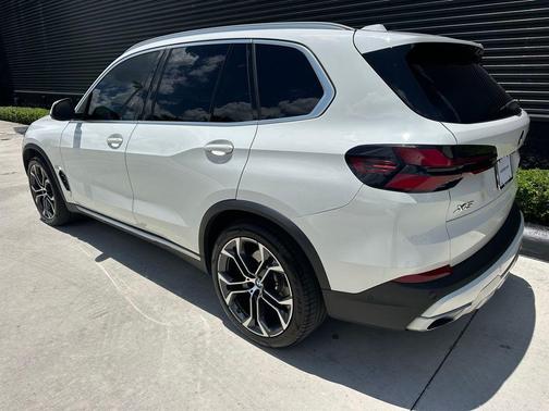 Alpine White 2024 BMW X5 sDrive40i
