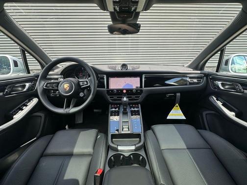 Dolomite Silver Metallic 2026 Porsche Macan Base