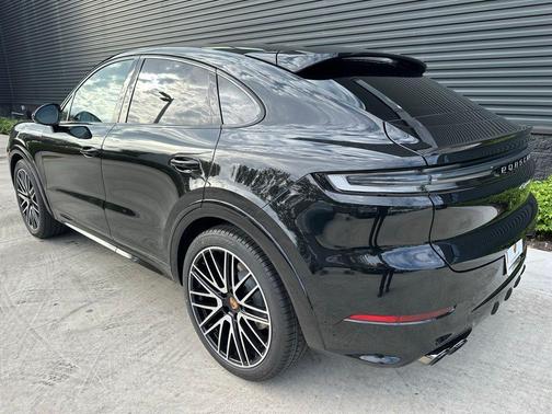 2025 Porsche Cayenne AWD