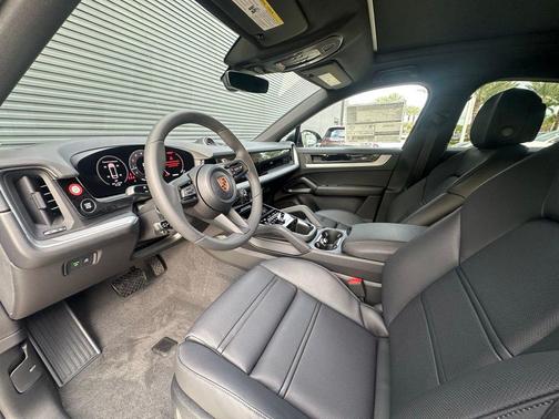 2025 Porsche Cayenne AWD