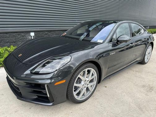 2025 Porsche Panamera E-Hybrid 4