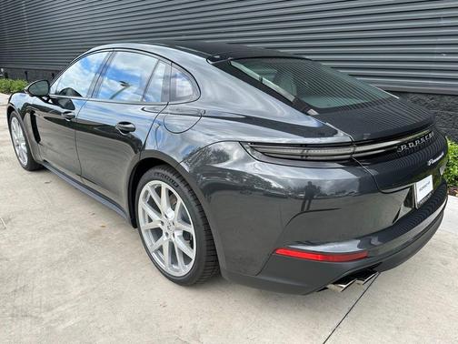 2025 Porsche Panamera E-Hybrid 4