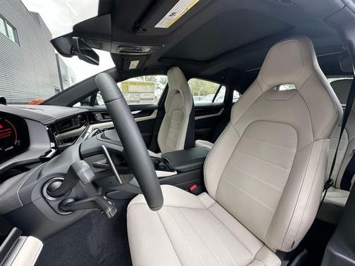 2025 Porsche Panamera E-Hybrid 4