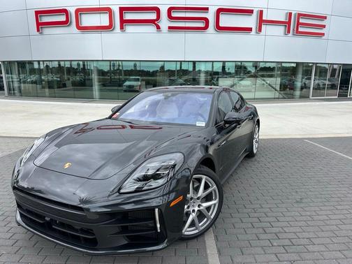 2025 Porsche Panamera E-Hybrid 4