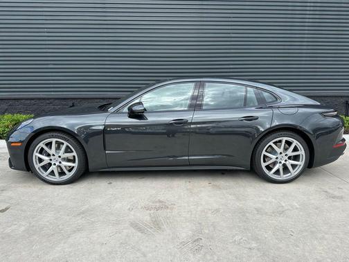 2025 Porsche Panamera E-Hybrid 4