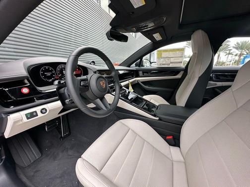 2025 Porsche Panamera E-Hybrid 4