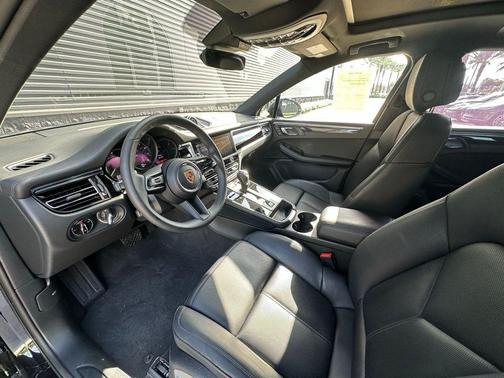 2025 Porsche Macan T