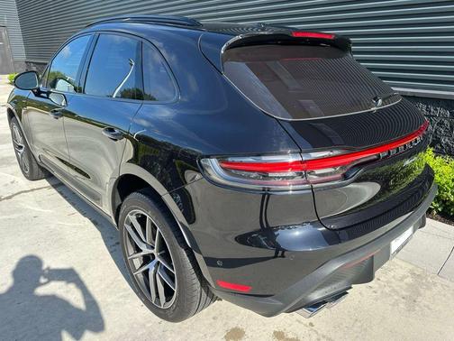2025 Porsche Macan T
