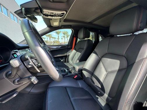 2022 Porsche Macan S