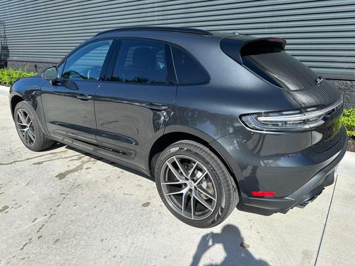 2025 Porsche Macan