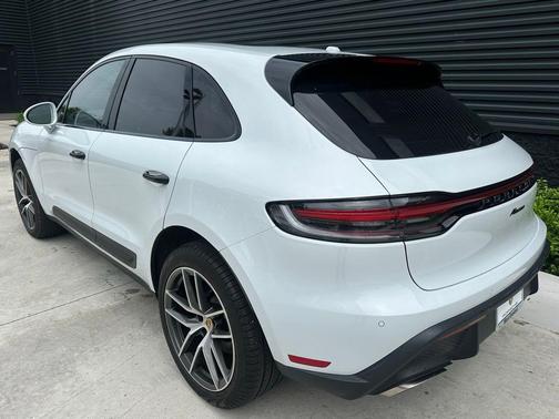 2022 Porsche Macan Base