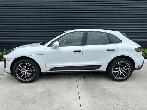 2022 Porsche Macan Base