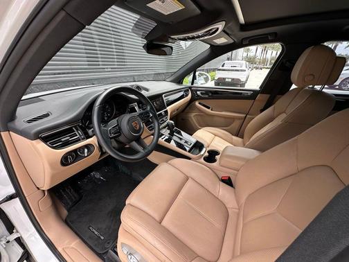 2022 Porsche Macan Base