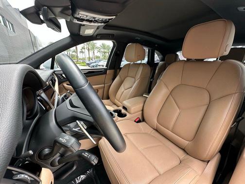2022 Porsche Macan Base